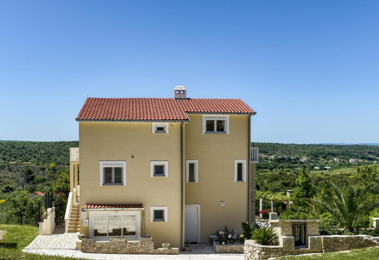 Haus Lilli Mit Pool Appartement Ražanac Buitenkant foto